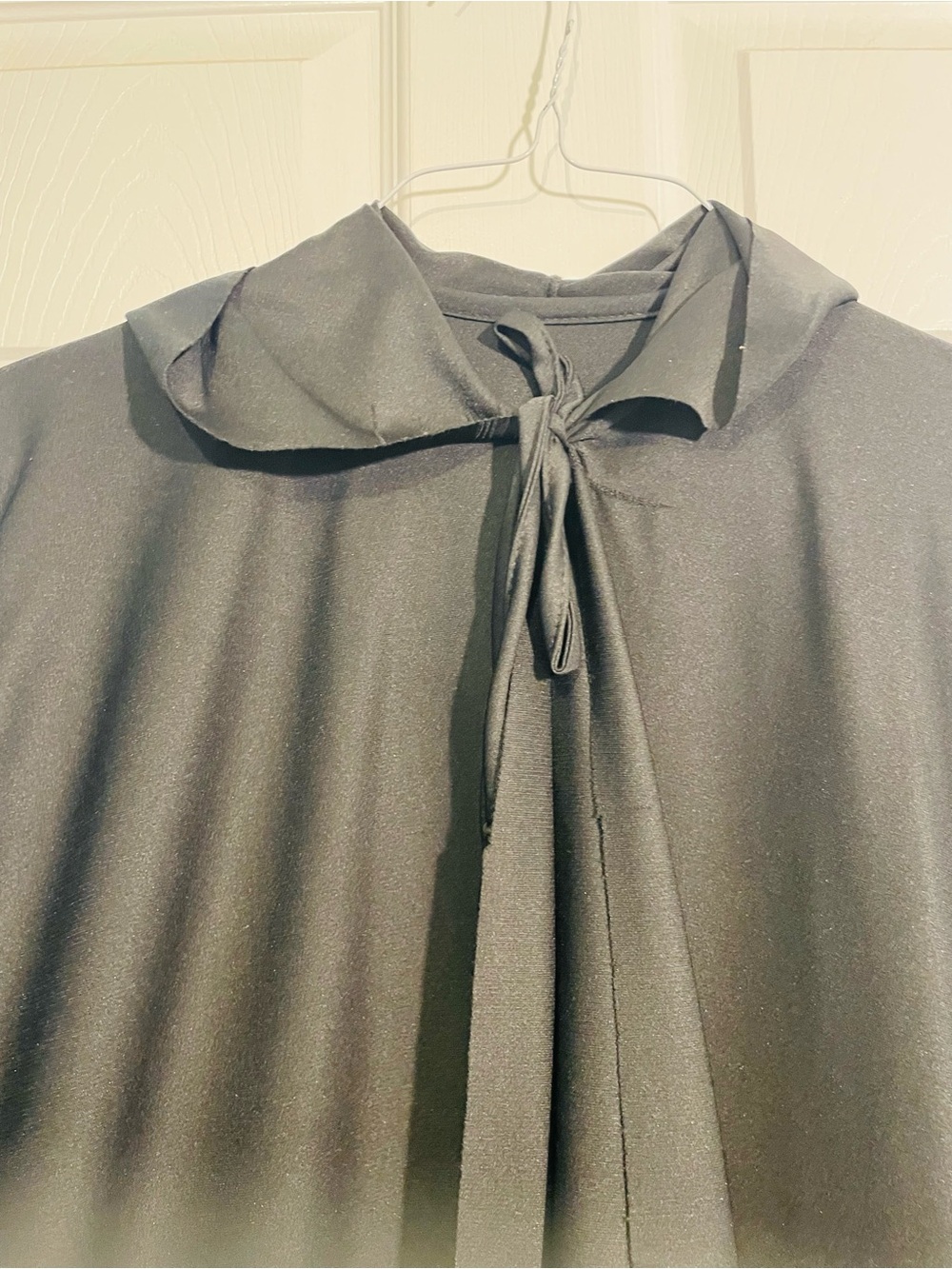 Black hooded cloak / cape. - Picture 2 of 3